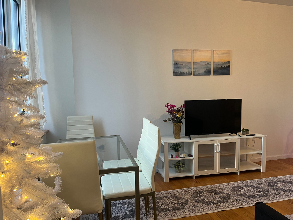 A fully furnished one-bedroom, one-bathroom condo for rent in Midtown Manhattan, NYC - Photo 3