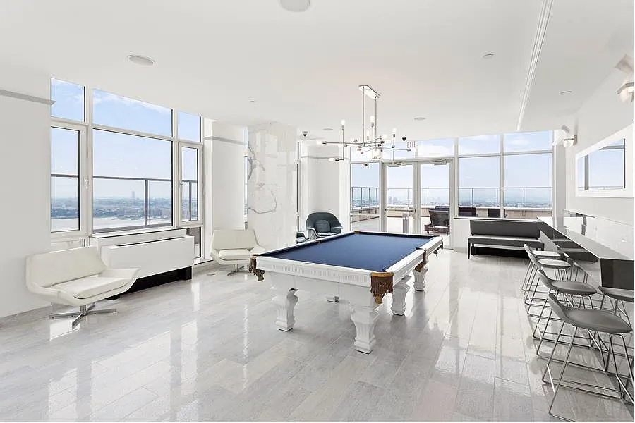 A fully furnished one-bedroom, one-bathroom condo for rent in Midtown Manhattan, NYC - Photo 11