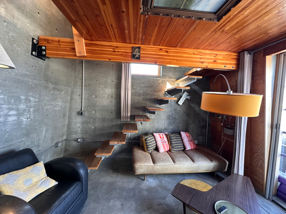 Modern and Warm 2-story private loft in 92103 with huge deck. - Photo 3