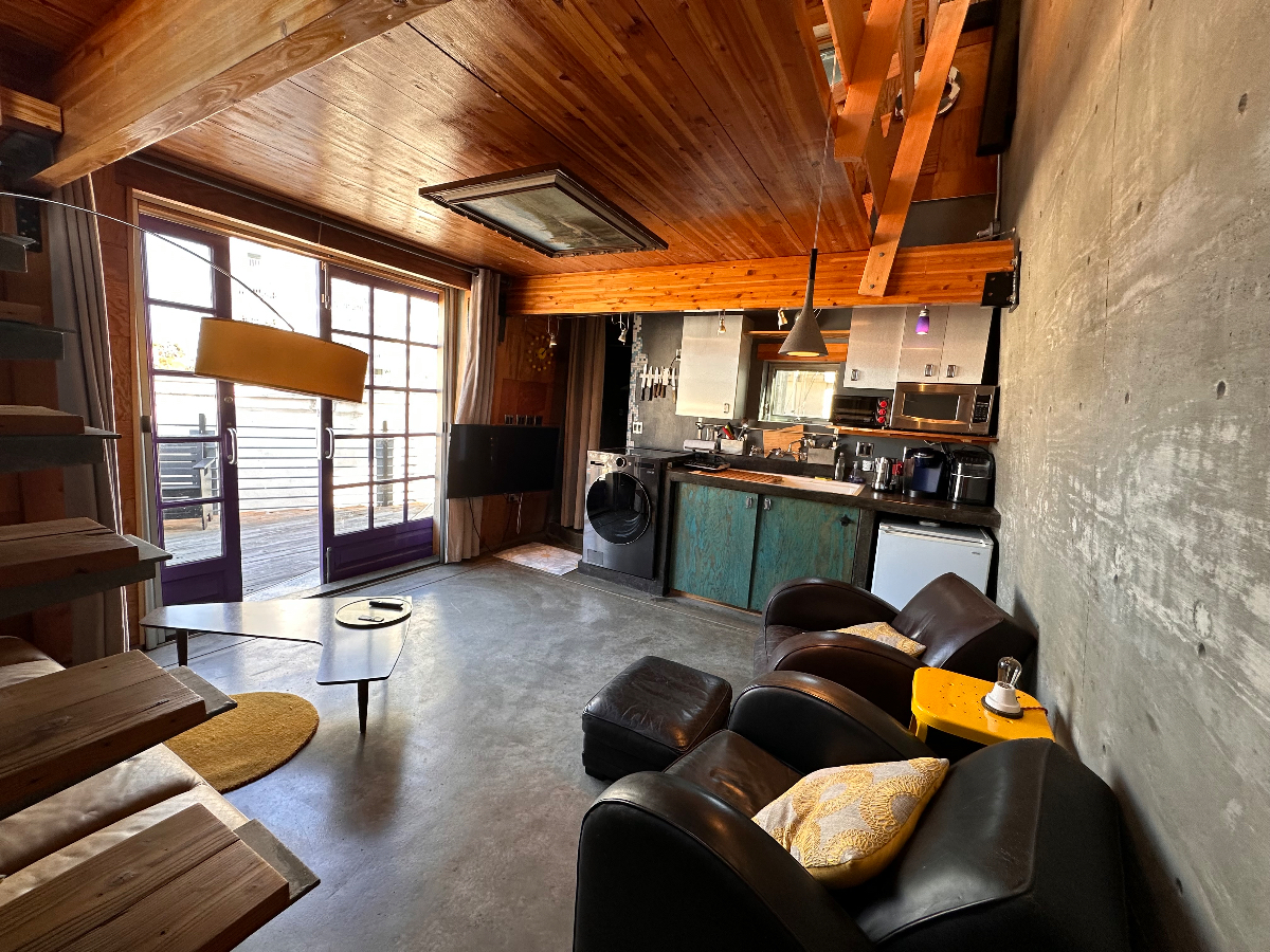 Modern and Warm 2-story private loft in 92103 with huge deck. - Photo 1