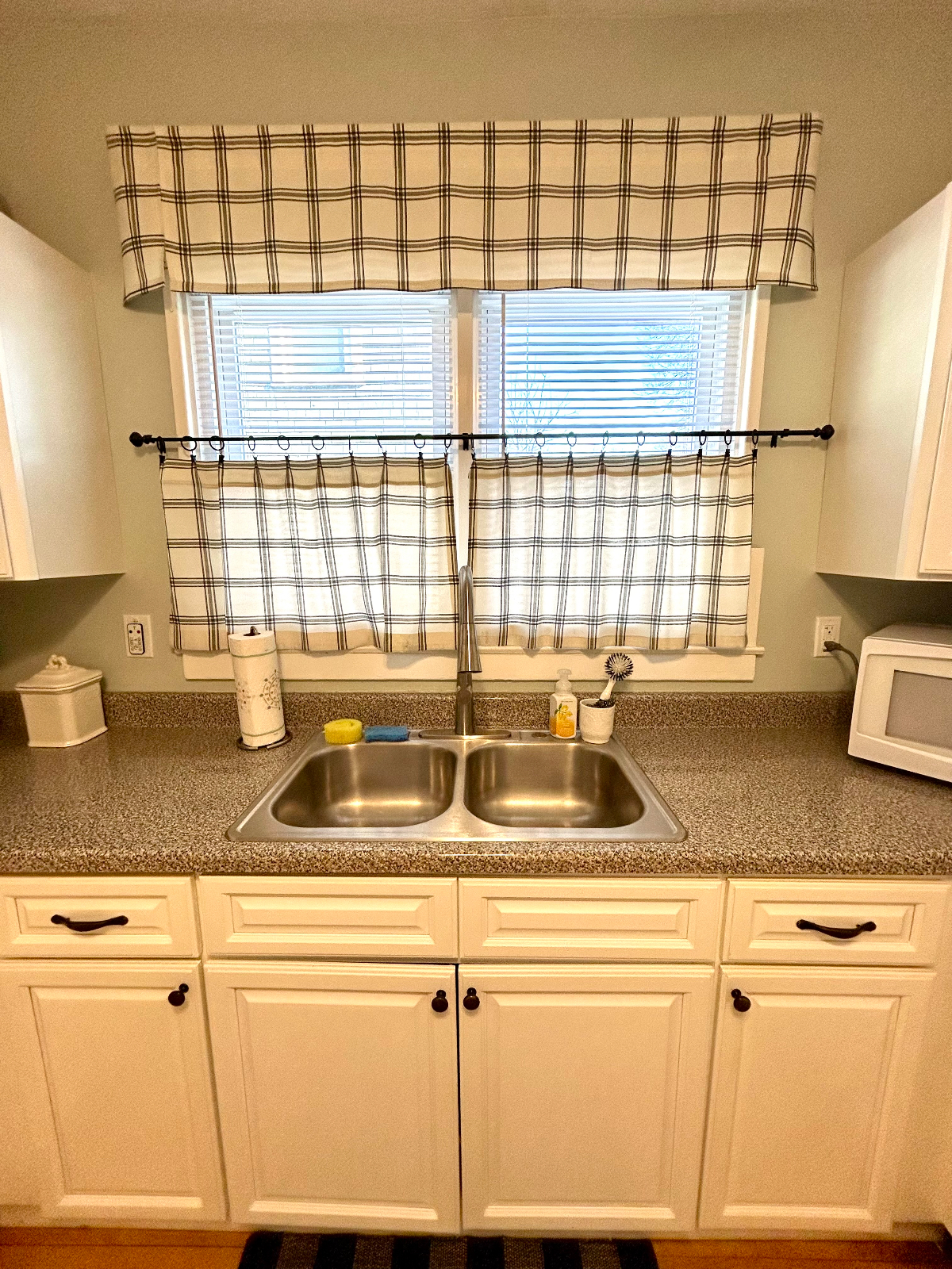 Welcome Home - Spacious 2-Bedroom Apartment in Syracuse with All Amenities, and Convenient Location - Photo 4