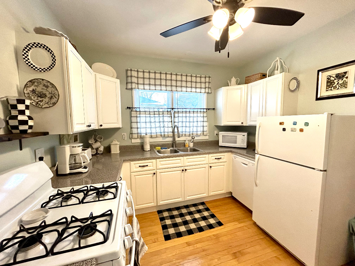 Welcome Home - Spacious 2-Bedroom Apartment in Syracuse with All Amenities, and Convenient Location - Photo 2