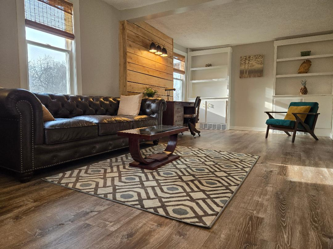 modern townhouse, vintage touch - Photo 1
