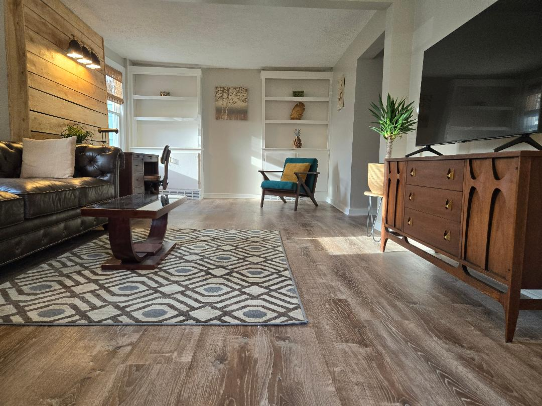 modern townhouse, vintage touch - Photo 3