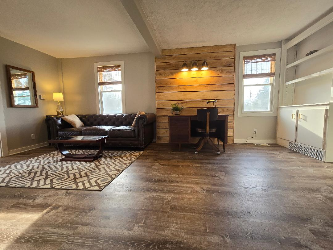 modern townhouse, vintage touch - Photo 2