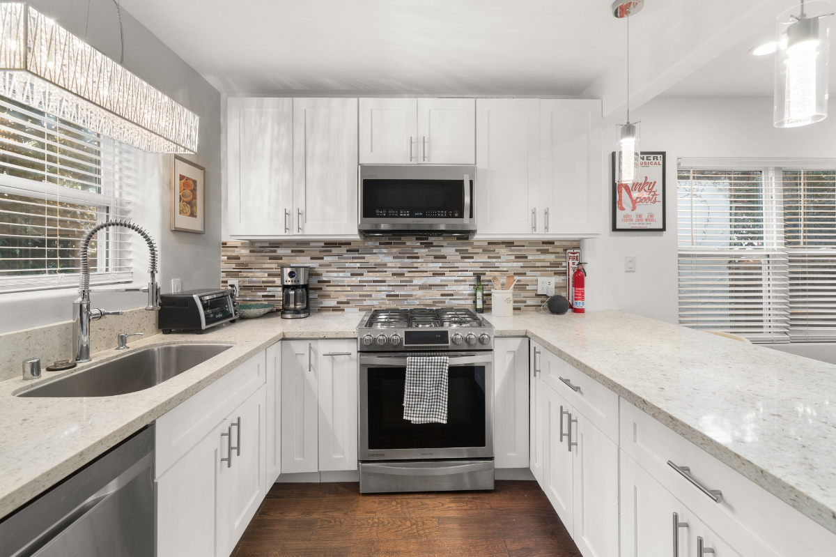 Newly Renovated 2BR 1BA w/ Private Backyard On Quiet Street Near Two Hospitals - Photo 6