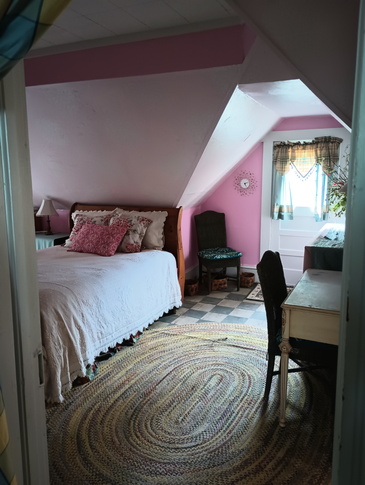 Lavender House in Bluefield - Photo 3