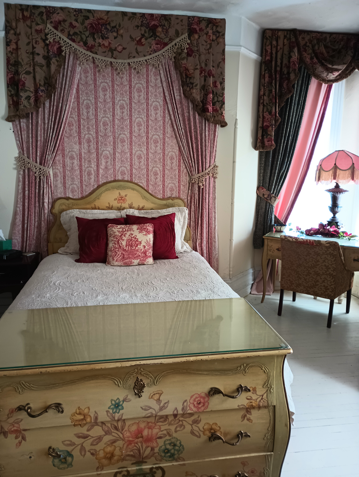 Lavender House in Bluefield - Photo 9
