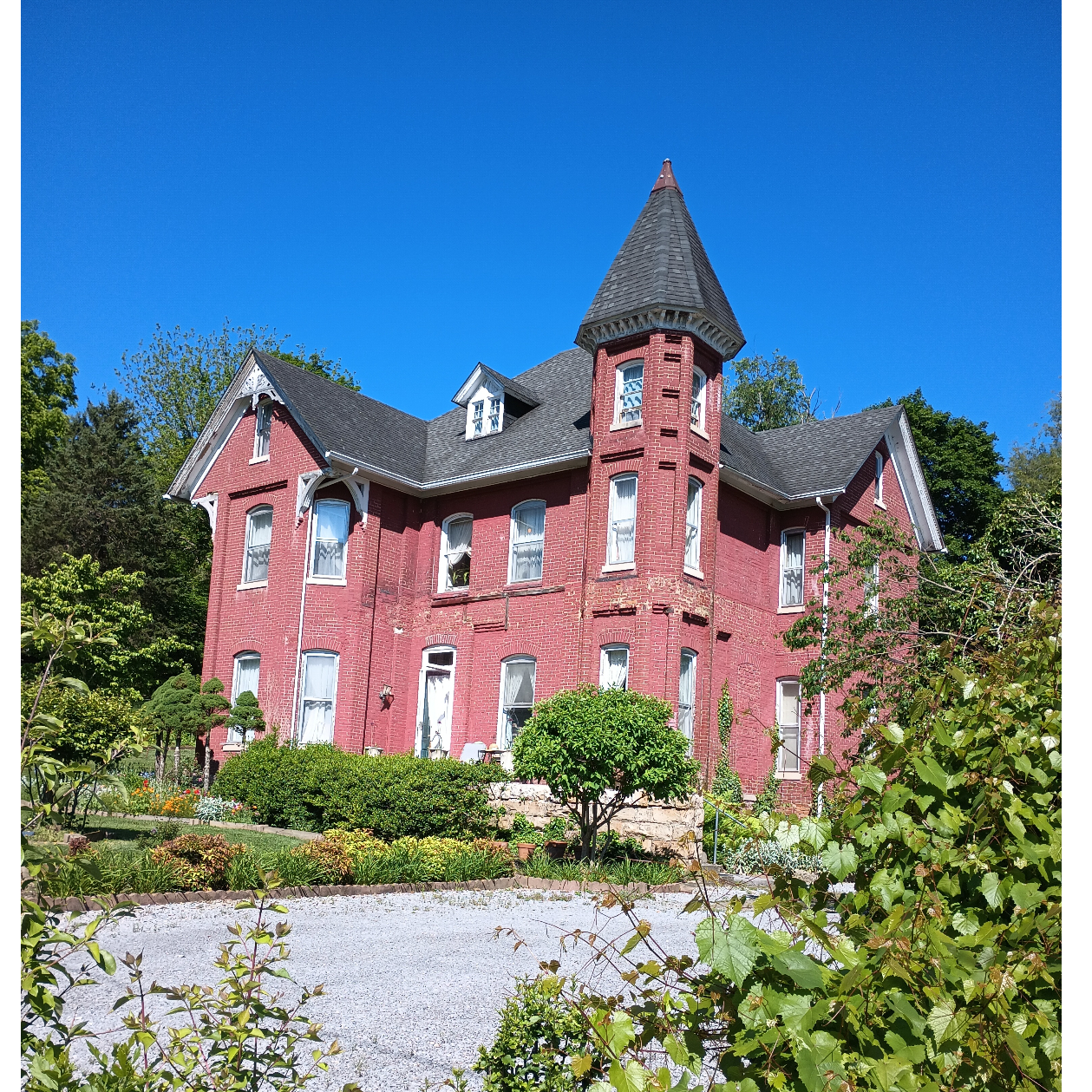 Lavender House in Bluefield - Photo 1