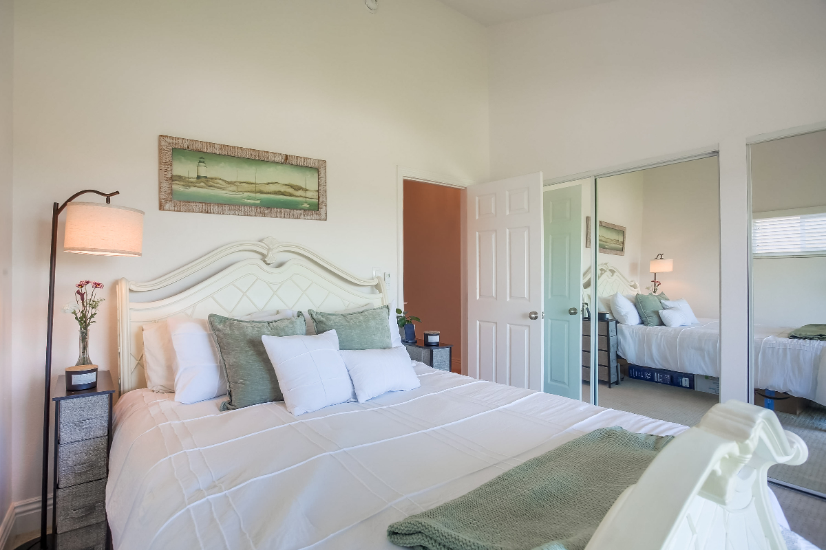Bright, Renovated Primary Suite-with the Condo to Yourself About One Week Each Month! - Photo 1