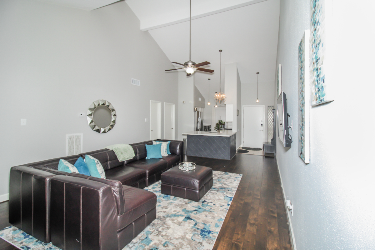 2BR King Condo near Lake Conroe - Photo 4