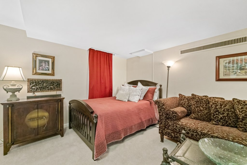 Cozy Suite at DC Waterfront - Walk to Wharf, Entertainment, Stadiums, and Metro - Photo 5