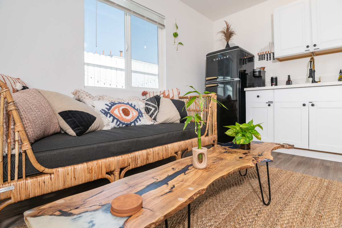 Central, cute & comfy Casita w/ private yard - Photo 2