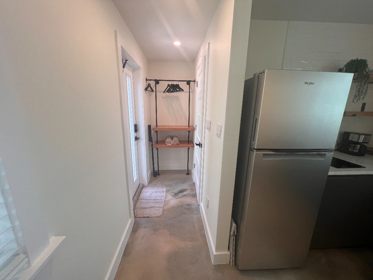 Hideaway 1BR Studio/Small Home in Jax Beach (w/ bike) - Photo 5