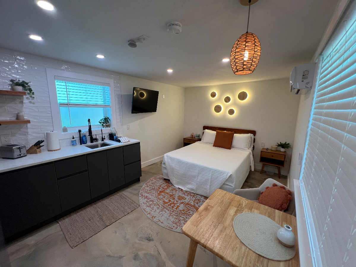 Hideaway 1BR Studio/Small Home in Jax Beach (w/ bike)