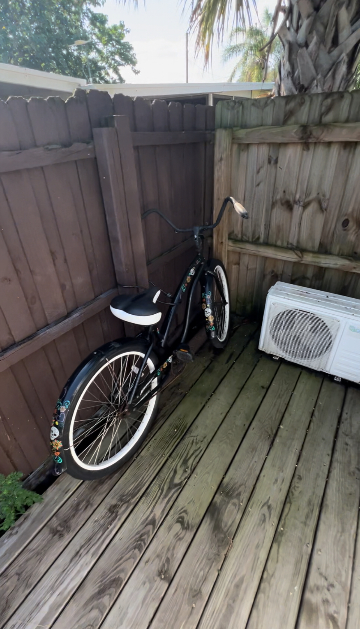Hideaway 1BR Studio/Small Home in Jax Beach (w/ bike) - Photo 9