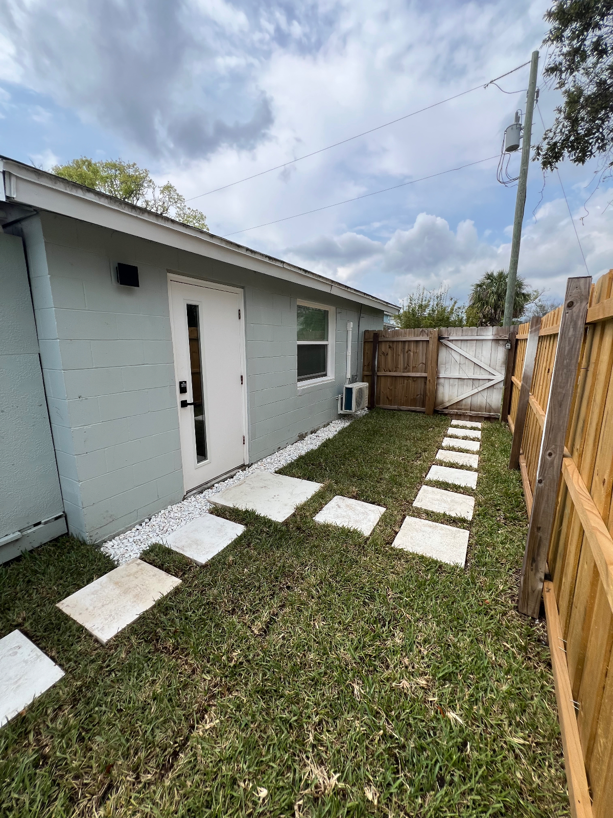 Hideaway 1BR Studio/Small Home in Jax Beach (w/ bike) - Photo 10