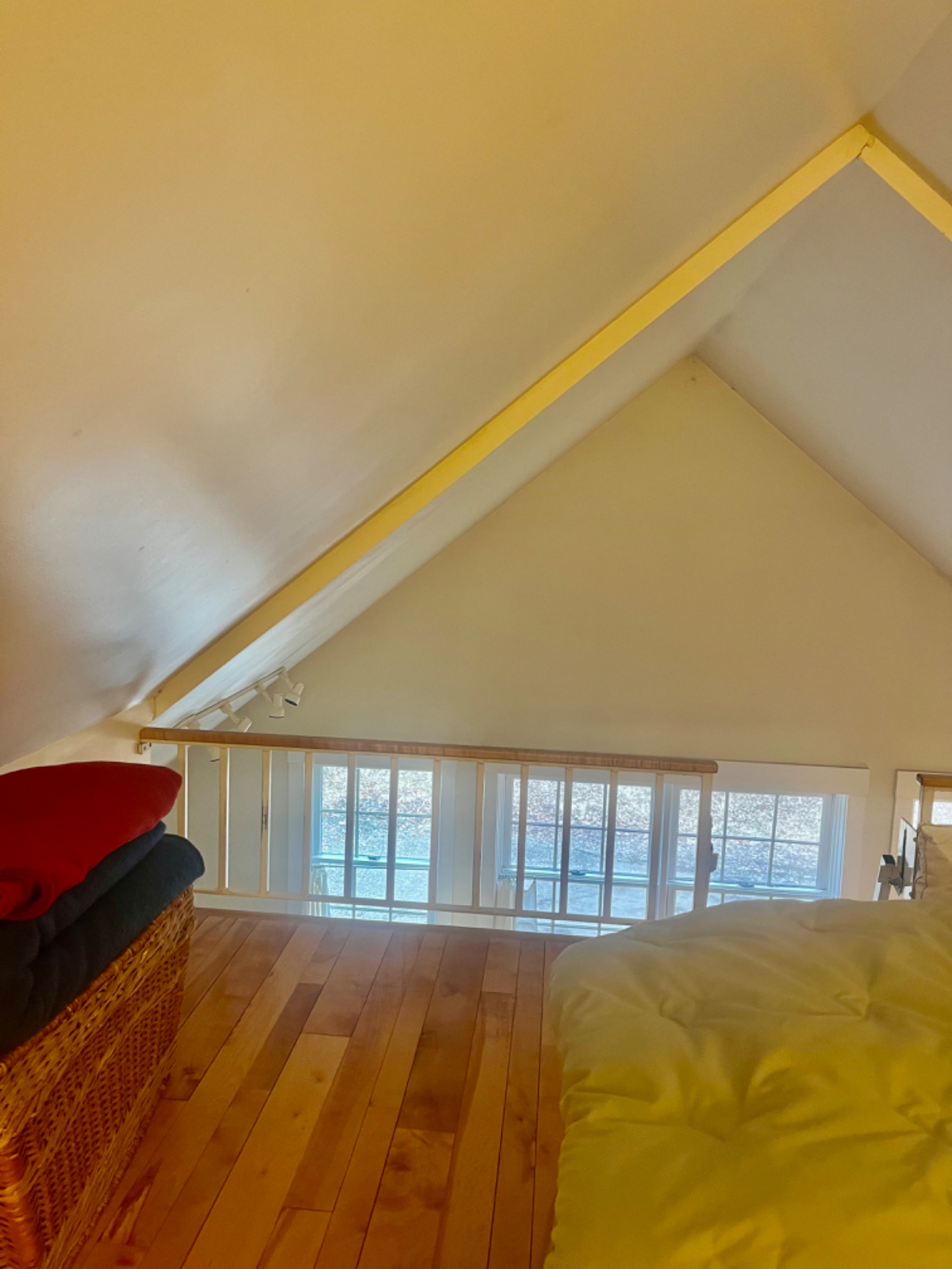 Serene Country Retreat - Charming Vermont Apartment with Loft and Scenic Surroundings - Photo 5