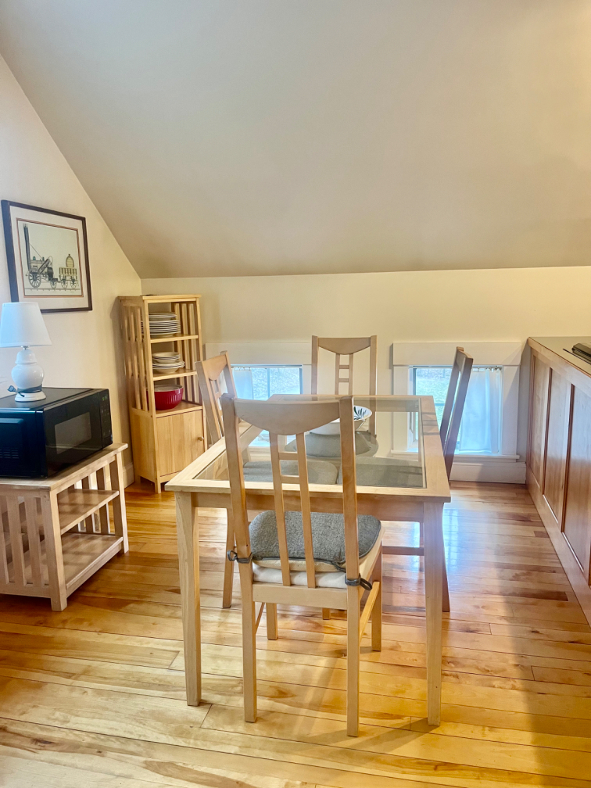 Serene Country Retreat - Charming Vermont Apartment with Loft and Scenic Surroundings - Photo 2