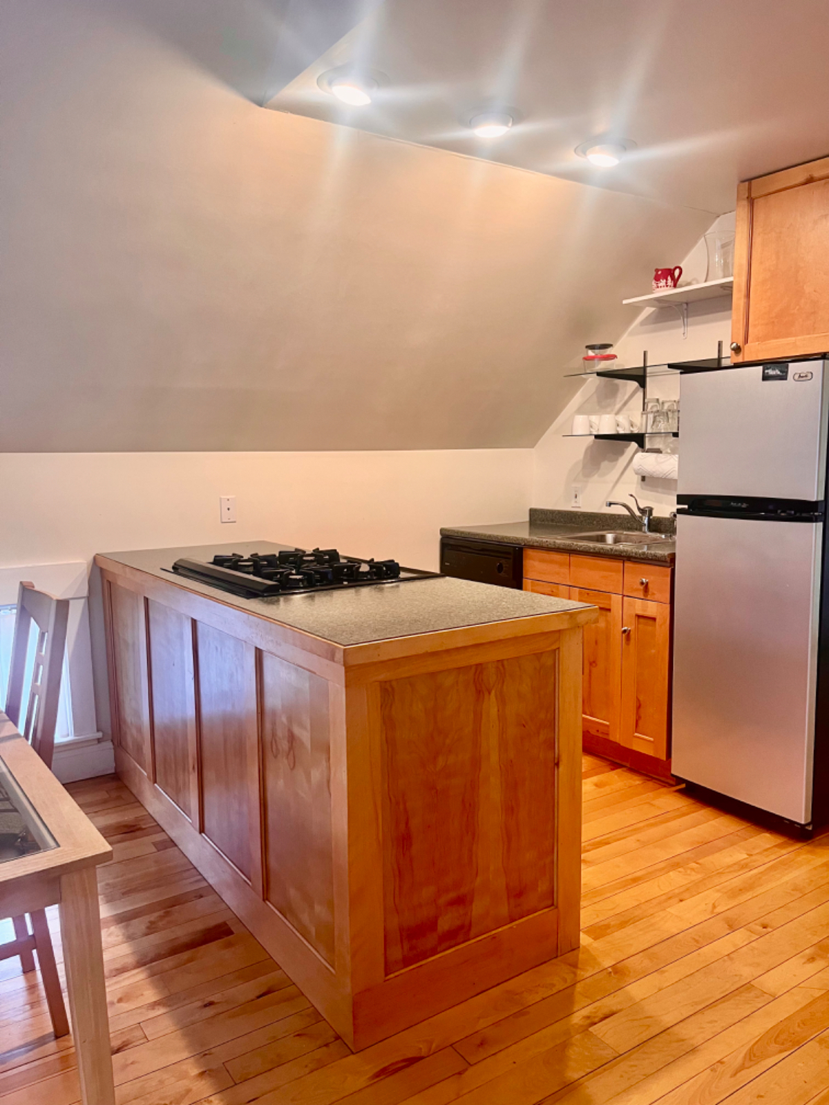 Serene Country Retreat - Charming Vermont Apartment with Loft and Scenic Surroundings - Photo 3