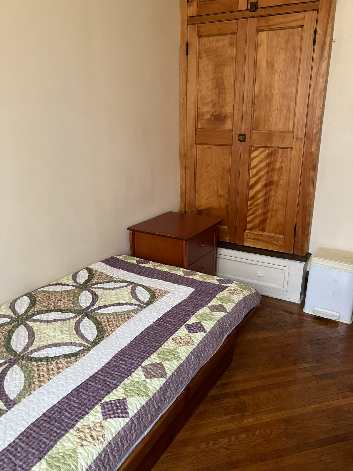Home Away from Home - Beautiful Room in Vibrant Brooklyn House - Perfect for City Living - Photo 7