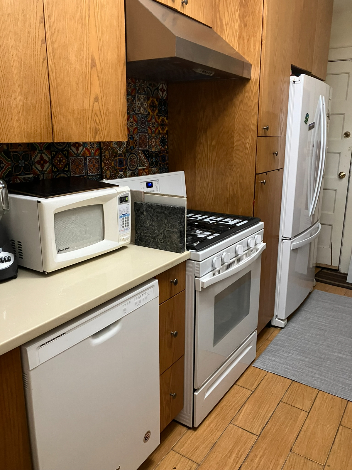 Home Away from Home - Beautiful Room in Vibrant Brooklyn House - Perfect for City Living - Photo 2