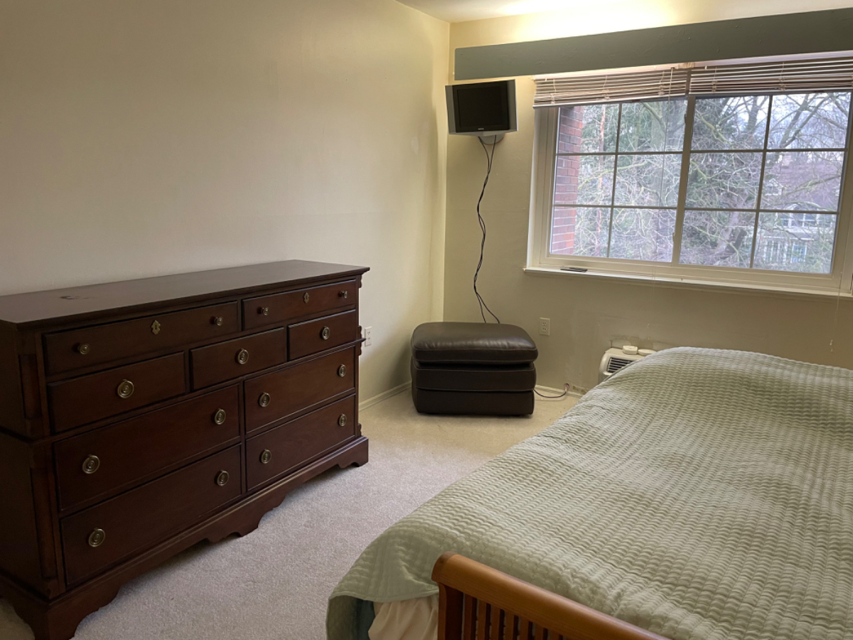 James st high end 3 bedroom 2.5 bath with patio and garage - Photo 6