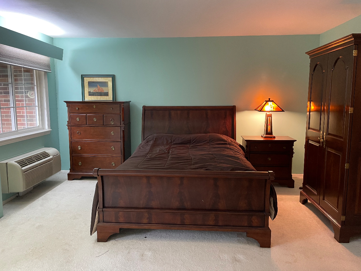 James st high end 3 bedroom 2.5 bath with patio and garage - Photo 9