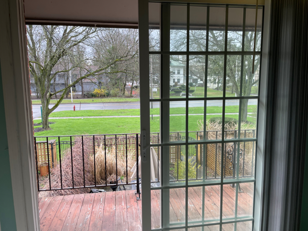 James st high end 3 bedroom 2.5 bath with patio and garage - Photo 12