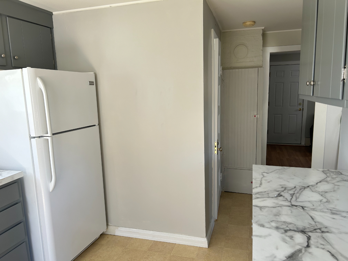 Welcome to our Cozy and Spacious One-Bedroom Cottage with Modern Amenities - Photo 4