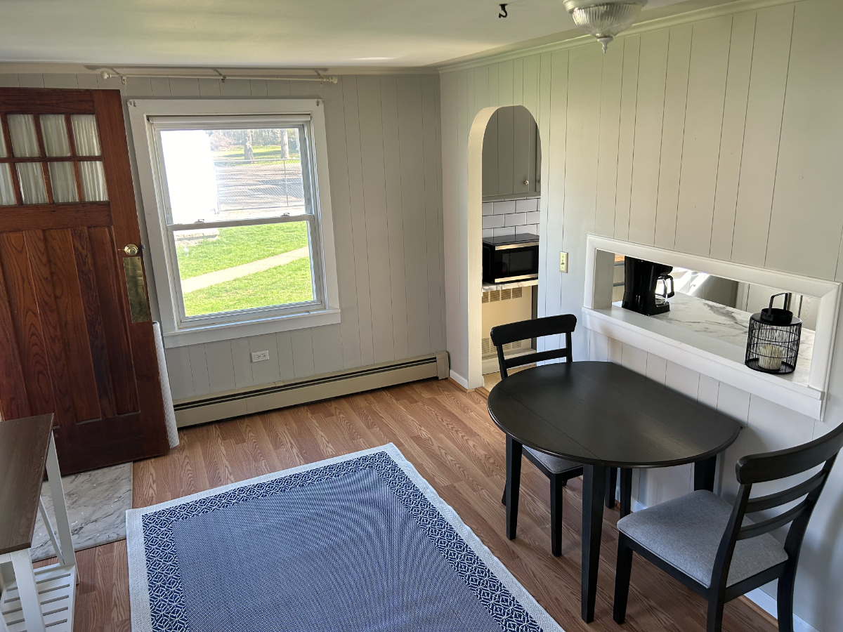 Welcome to our Cozy and Spacious One-Bedroom Cottage with Modern Amenities - Photo 6