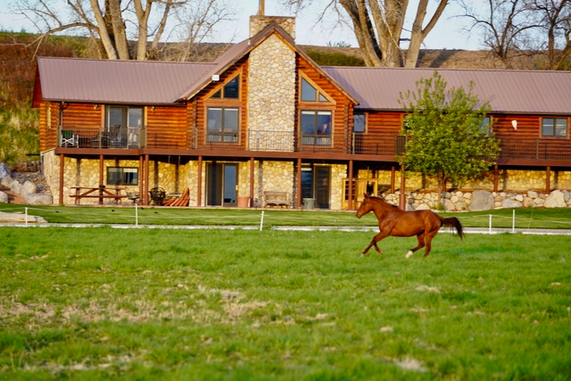 Log home in the country - Photo 1