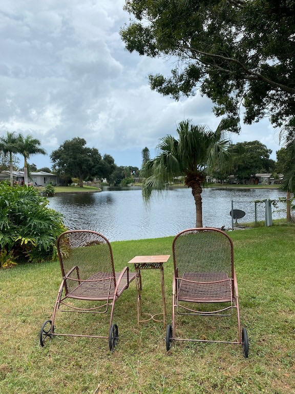 Tranquil lakefront home. Gulf beaches, shopping,and entertainment near by - Photo 12