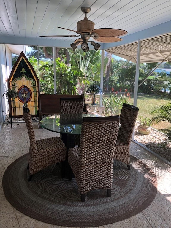 Tranquil lakefront home. Gulf beaches, shopping,and entertainment near by - Photo 4