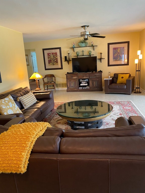 Tranquil lakefront home. Gulf beaches, shopping,and entertainment near by - Photo 2