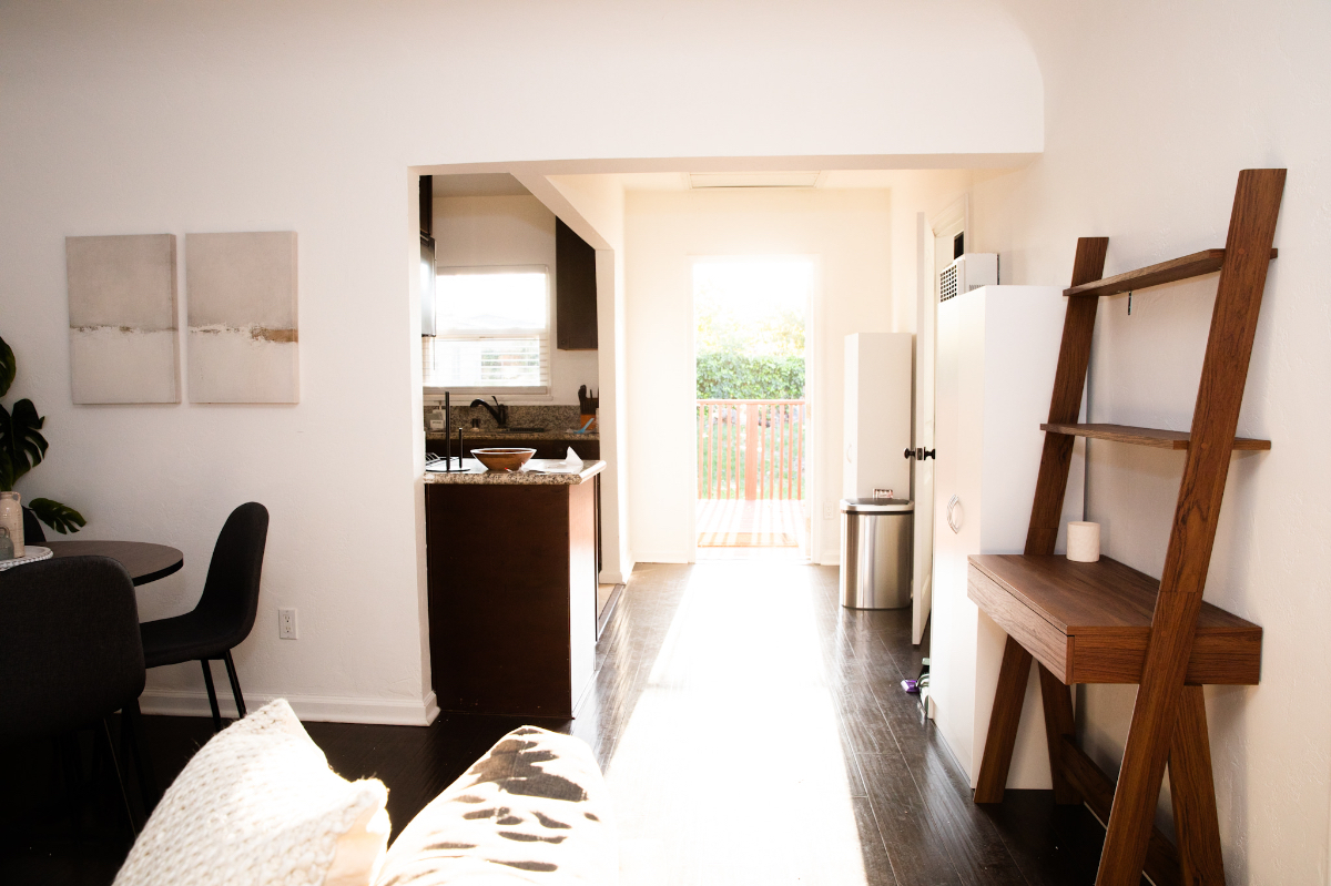 Cozy Crib In City Heights - Photo 2