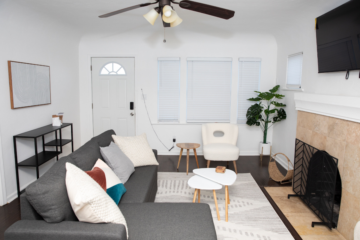 Cozy Crib In City Heights - Photo 1