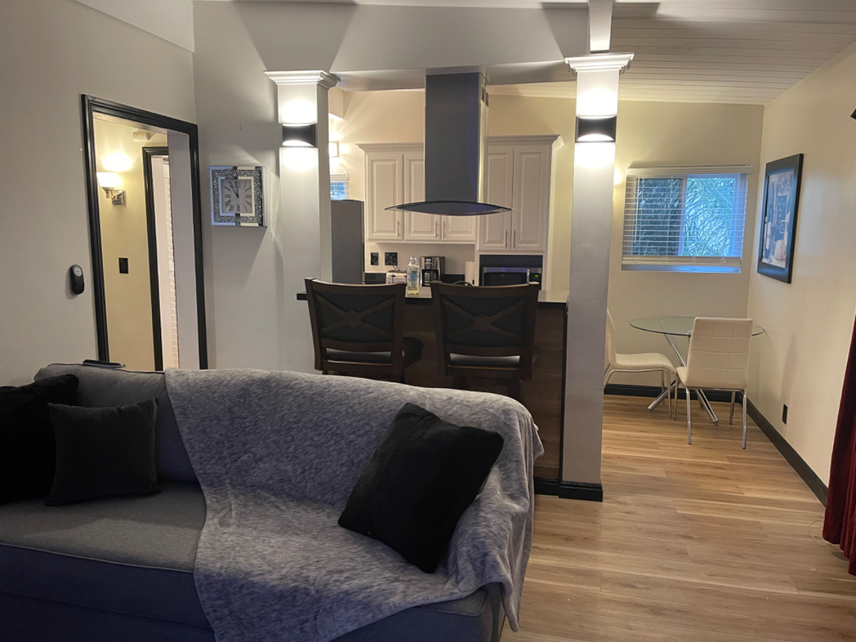 CLEAN MODERN SAFE APARTMENTS MID CITY GREEN MILE LOCATED NEXT TO 5 MAJOR HOSPITALS - Photo 4