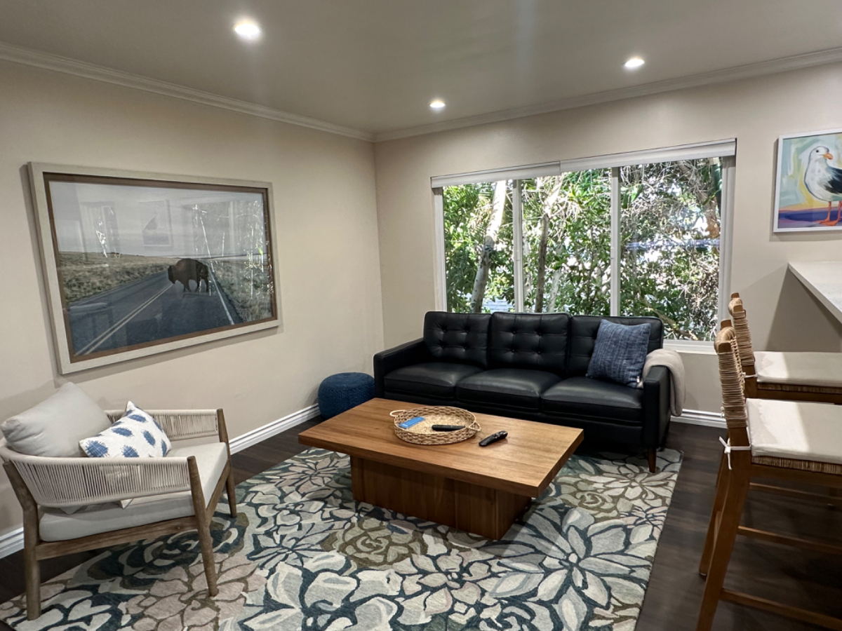 Charming Apartment Great Location - Photo 1