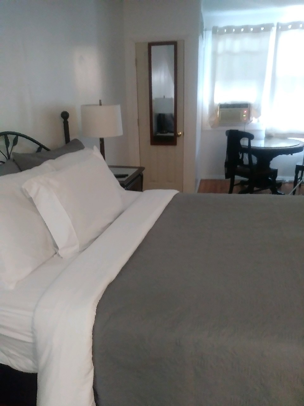 Studio B, 2 blocks from Mass Transit - Photo 6