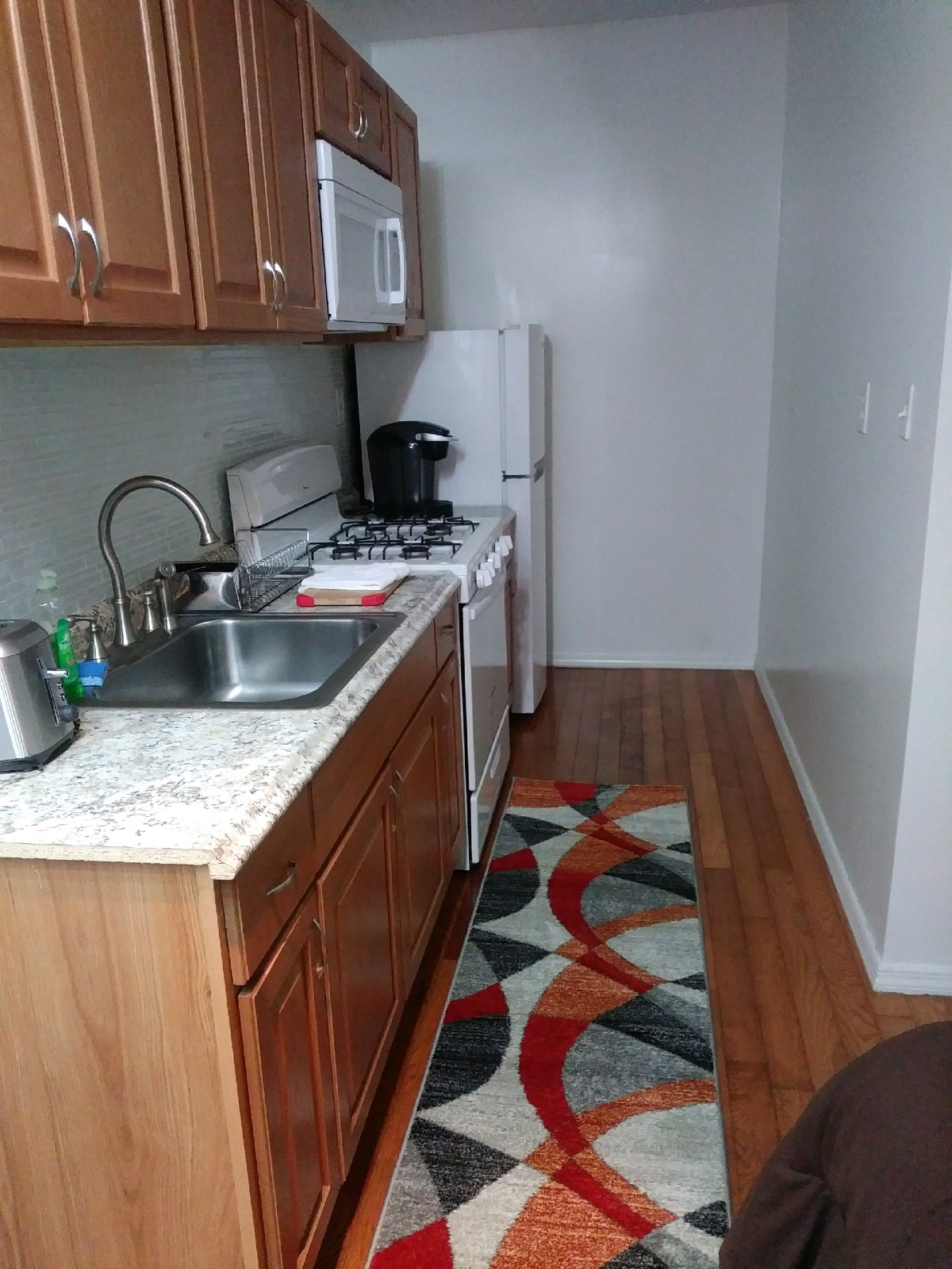 Studio B, 2 blocks from Mass Transit - Photo 10