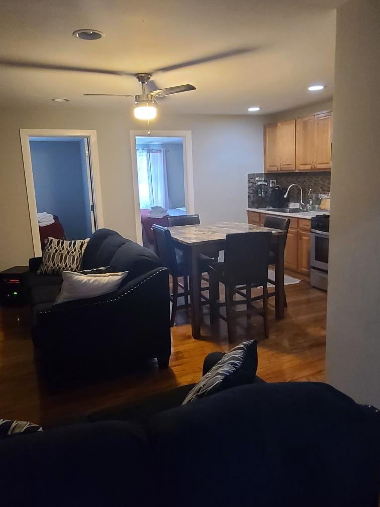 Studio B, 2 blocks from Mass Transit - Photo 3
