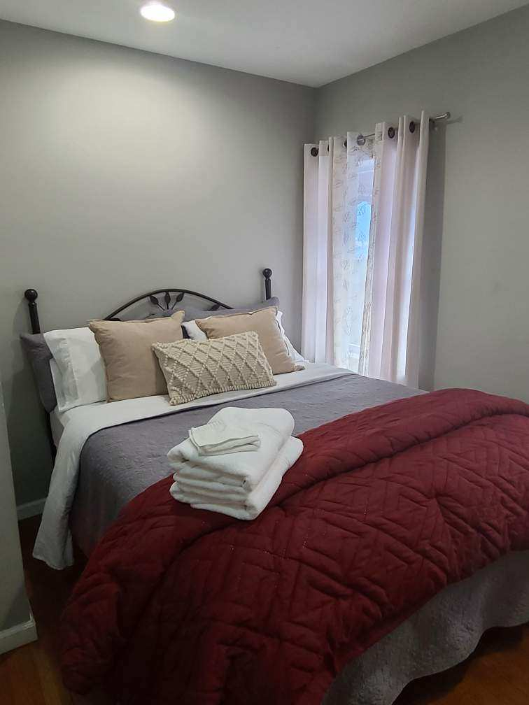 Studio B, 2 blocks from Mass Transit - Photo 6