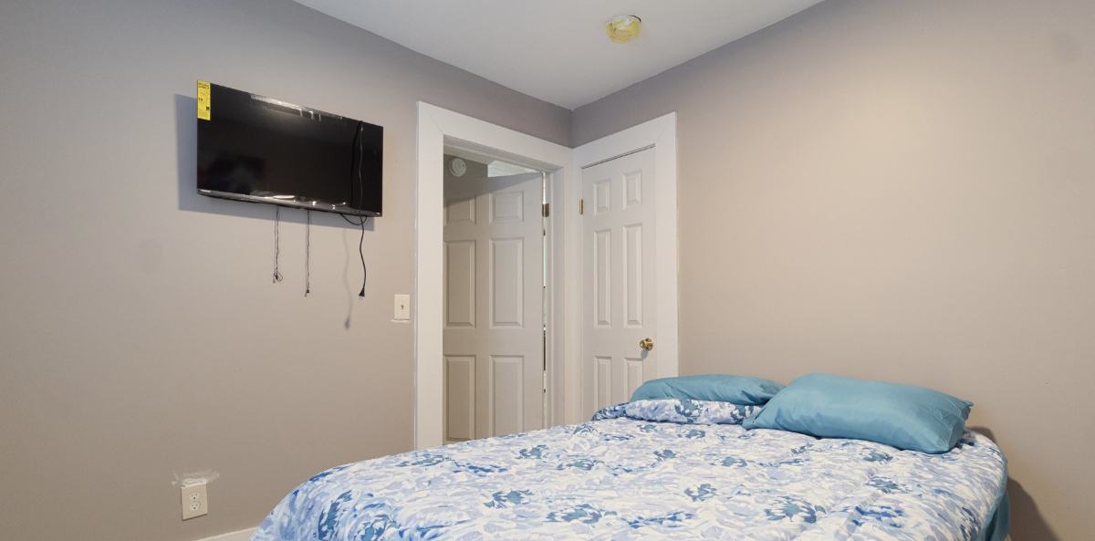 Elegant Comforts of Home Luxe King Suite & Lovely Queen/Full Bedrooms in Dreamy 3BR Apartment - Soph - Photo 5