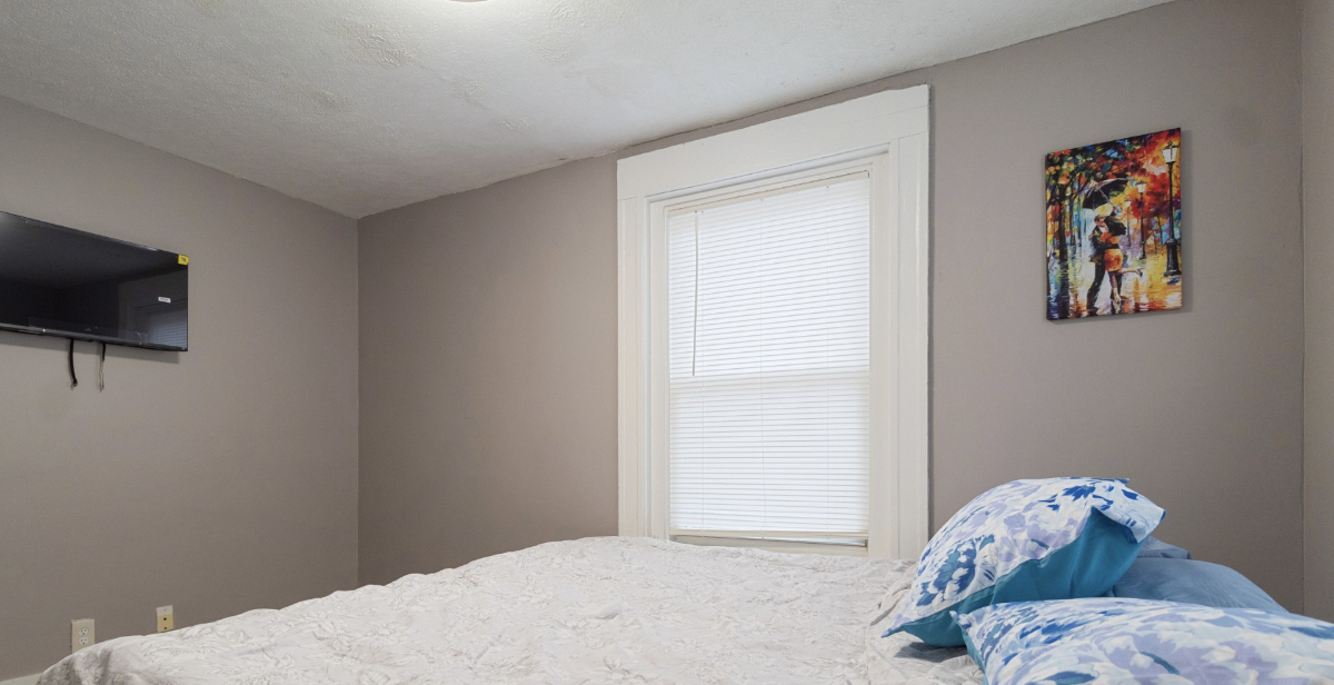 Elegant Comforts of Home Luxe King Suite & Lovely Queen/Full Bedrooms in Dreamy 3BR Apartment - Soph - Photo 6