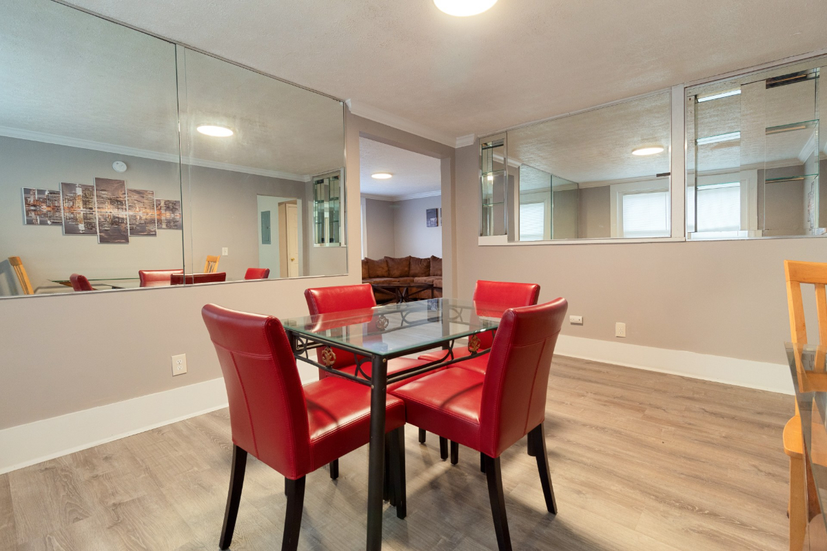 Elegant Comforts of Home Luxe King Suite & Lovely Queen/Full Bedrooms in Dreamy 3BR Apartment - Soph - Photo 4
