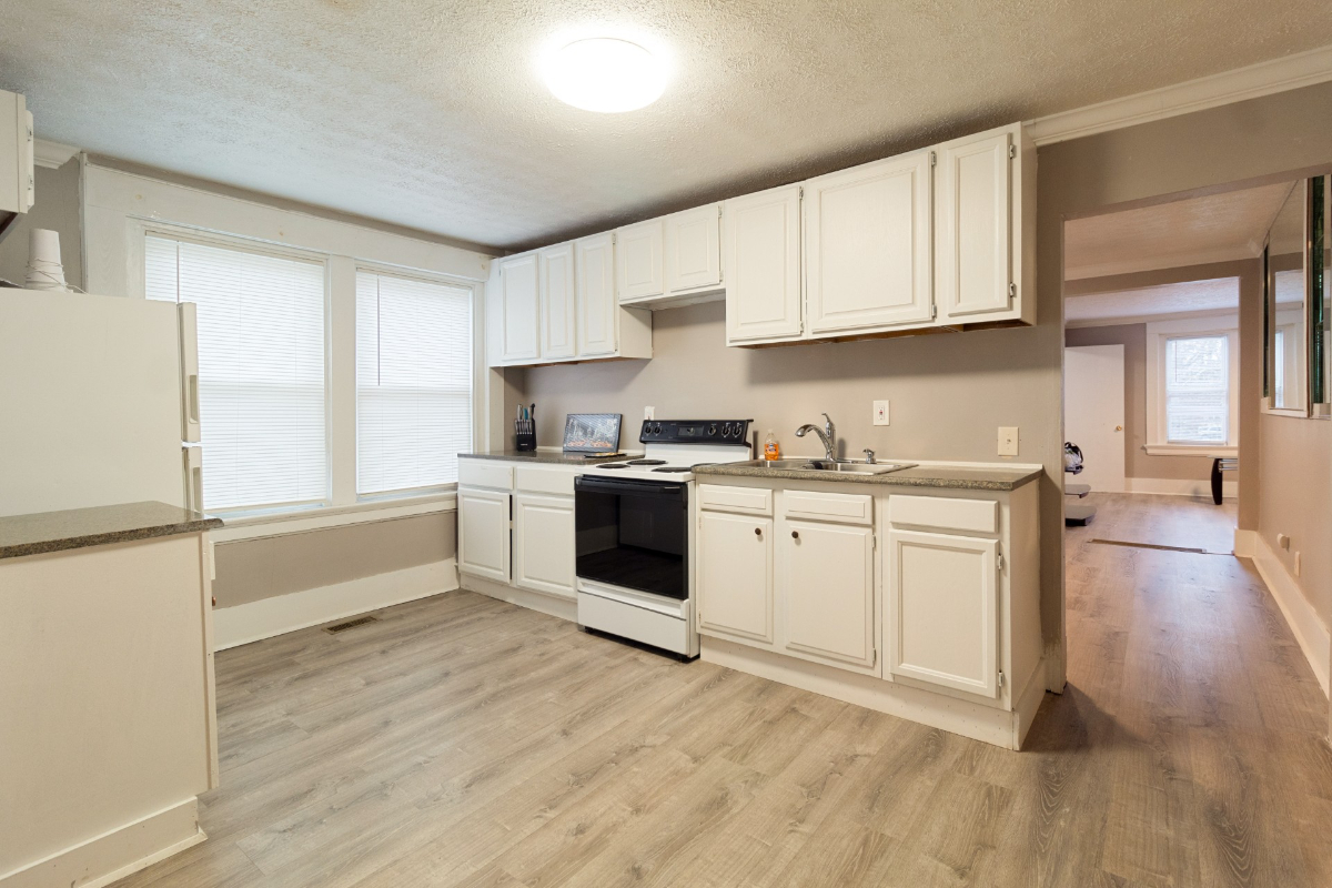 Elegant Comforts of Home Luxe King Suite & Lovely Queen/Full Bedrooms in Dreamy 3BR Apartment - Soph - Photo 3