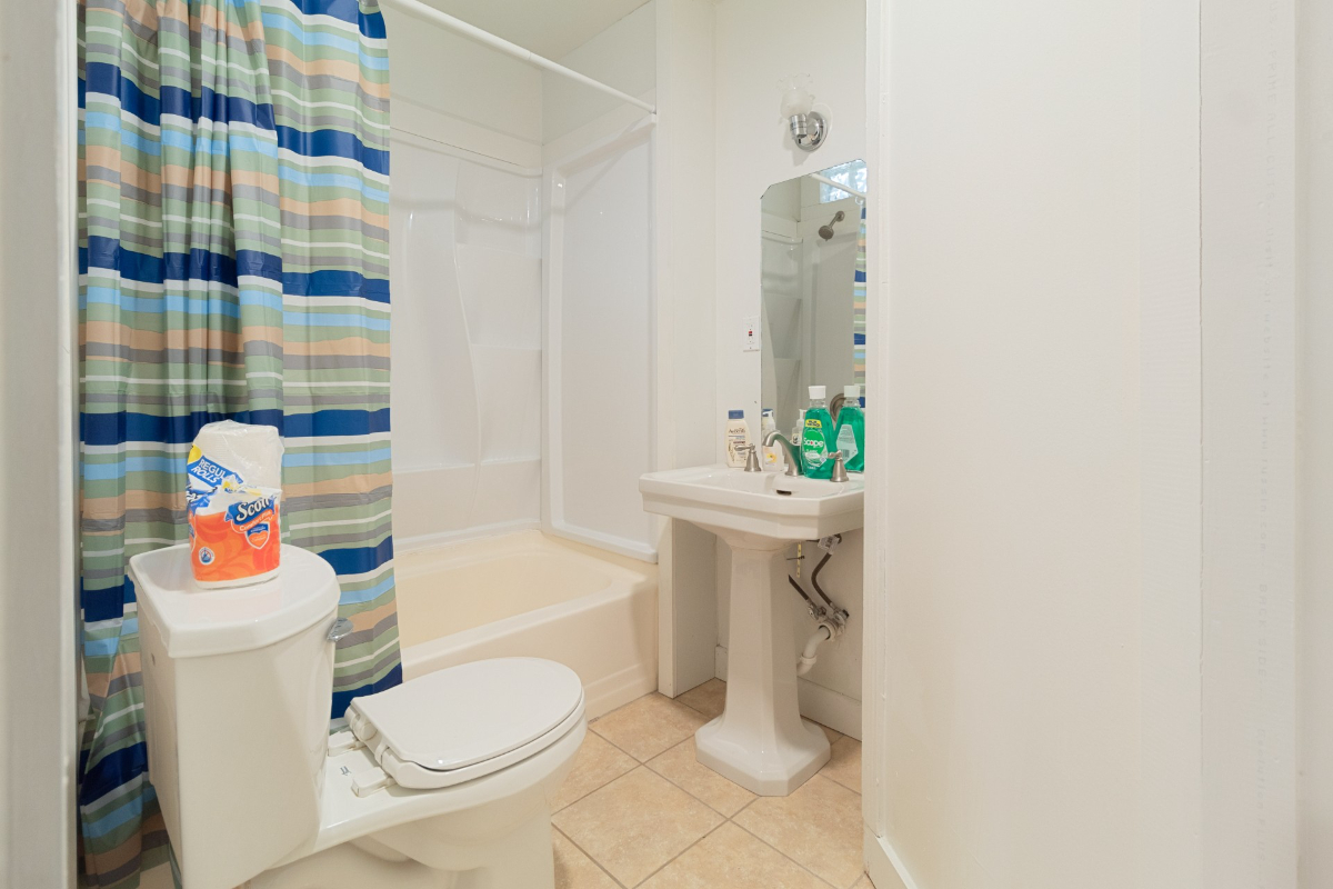 Elegant Comforts of Home Luxe King Suite & Lovely Queen/Full Bedrooms in Dreamy 3BR Apartment - Soph - Photo 8