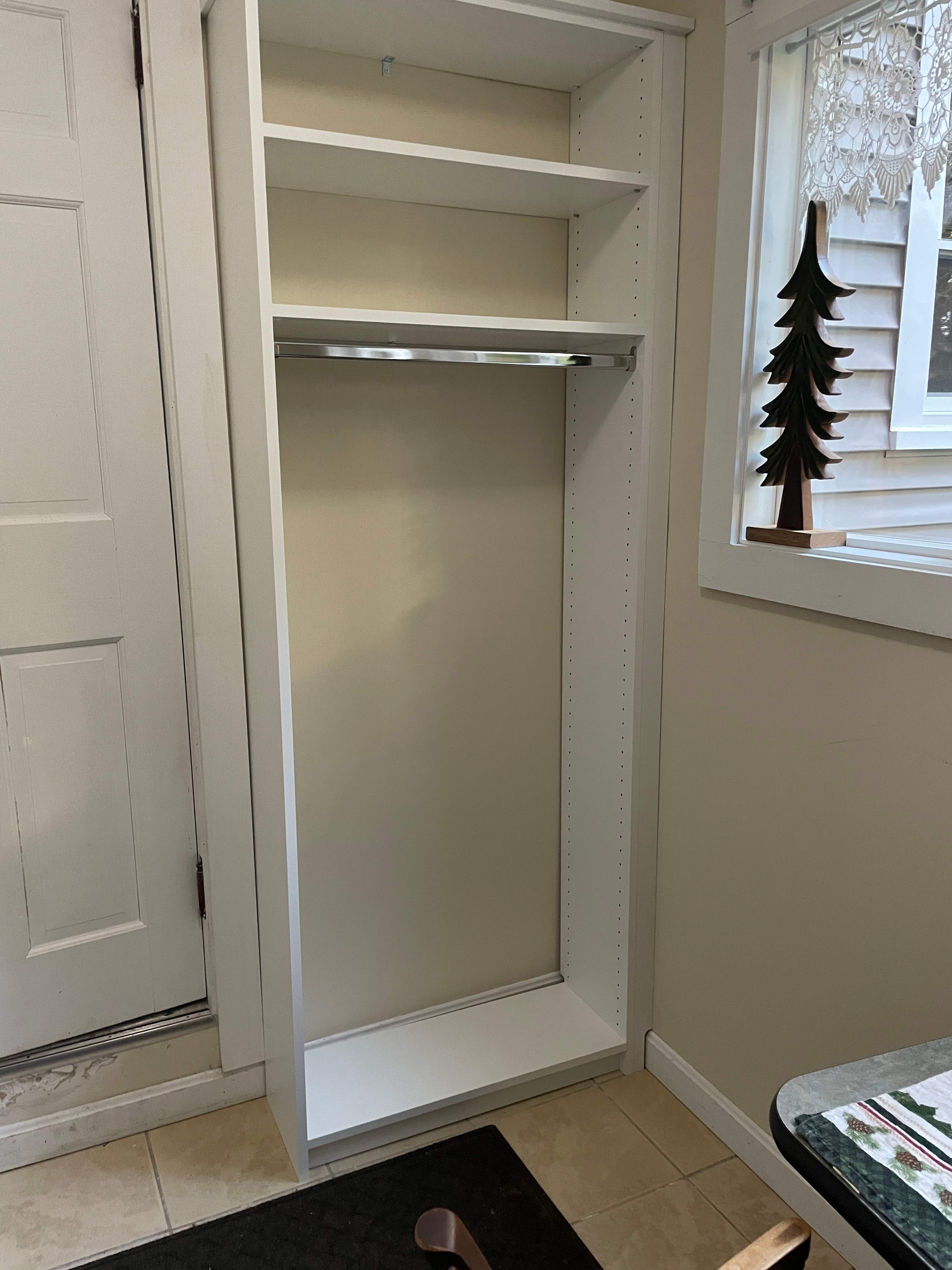 Cozy Furnished Studio with Kitchenette and Great Views - Photo 9