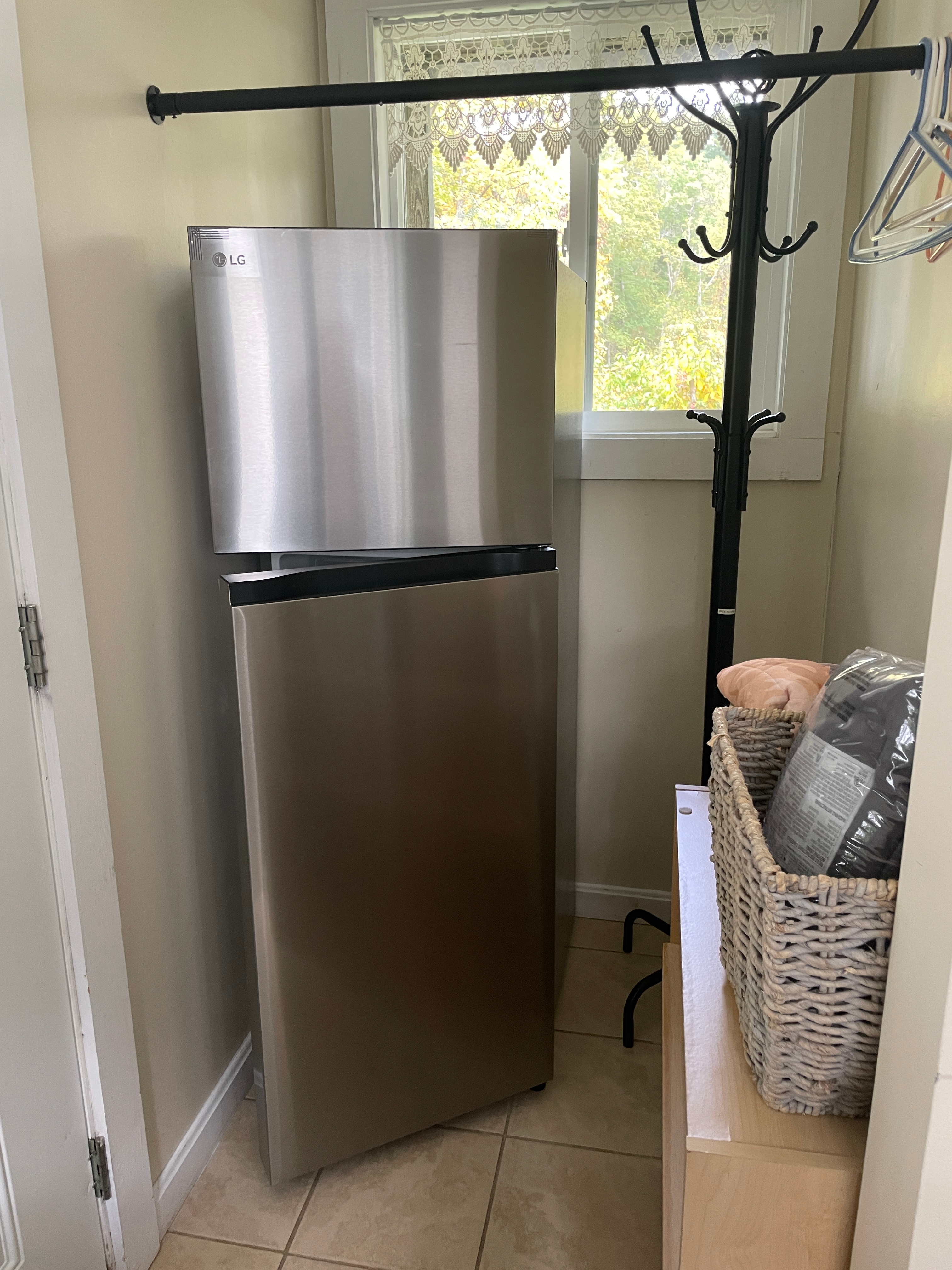 Cozy Furnished Studio with Kitchenette and Great Views - Photo 8